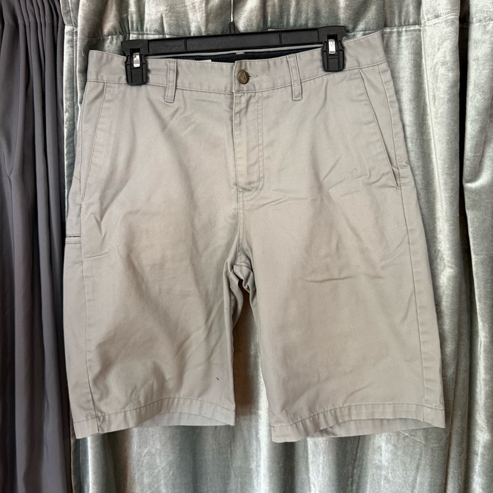 Men's Volcom Gray Shorts size 30
